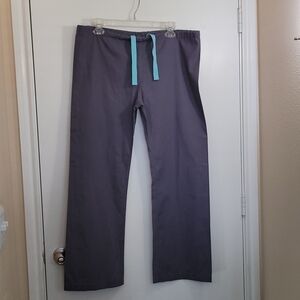 Izzy Women's Scrubs Size Small  Gray